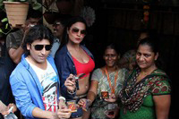 Veena Malik Visits Kamathipura Hot Photos